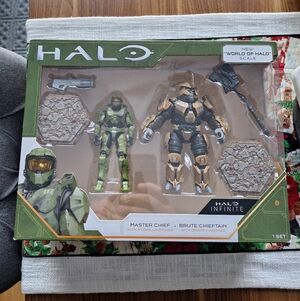 Halo Action Figures Set with Master Chief and Brute Chieftain